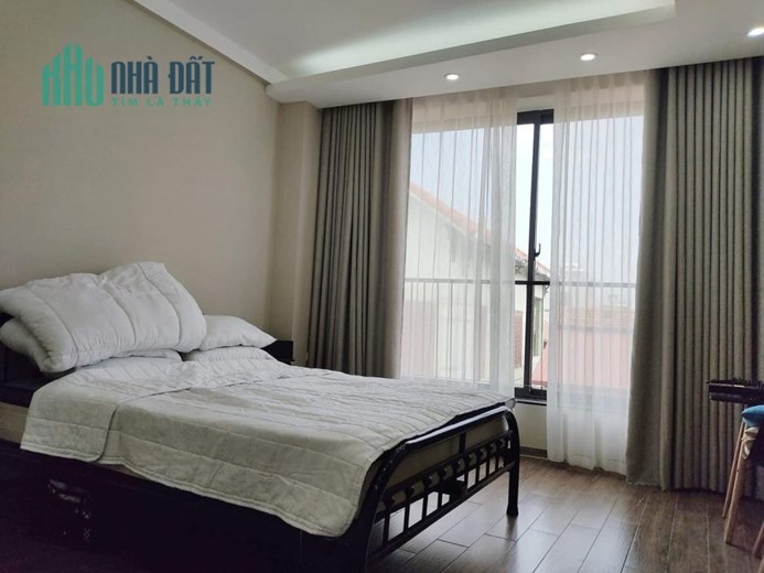 Bán nhà Ngọc Thuỵ gần Mipec view Sông Hồng, oto đỗ cổng, tặng full nội thất, ở luôn. LH: 0936123469