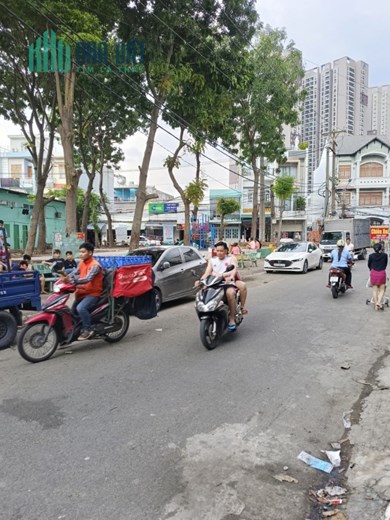 Sang mặt bằng trống chợ Việt Lập Dĩ An Bình Dương