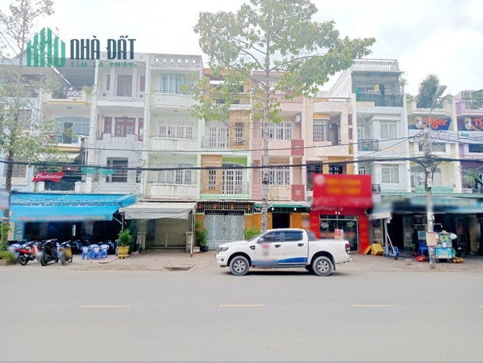 Nhà thuê 4 Tầng Mặt tiền đường Tạ Quang Bửu P4Q8 - Giá 25 Triệu