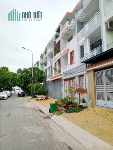 Nhà thuê 4 Tầng đường 12m KDC 6B intresco xã Bình Hưng
