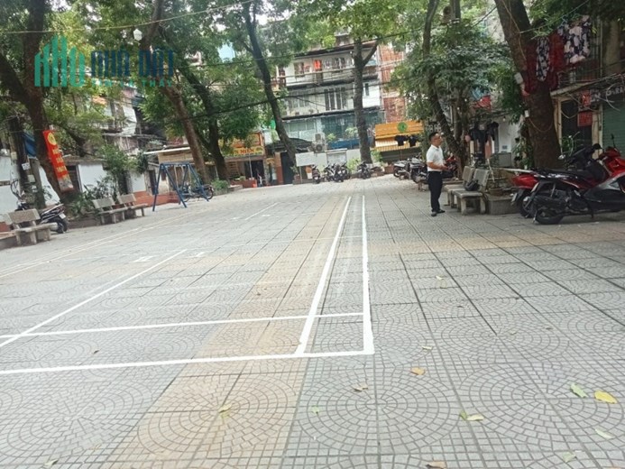 2.1 tỷ Nhà TT Thanh Xuân Bắc Khuất Duy Tiến 80m 3PN oto đỗ cửa