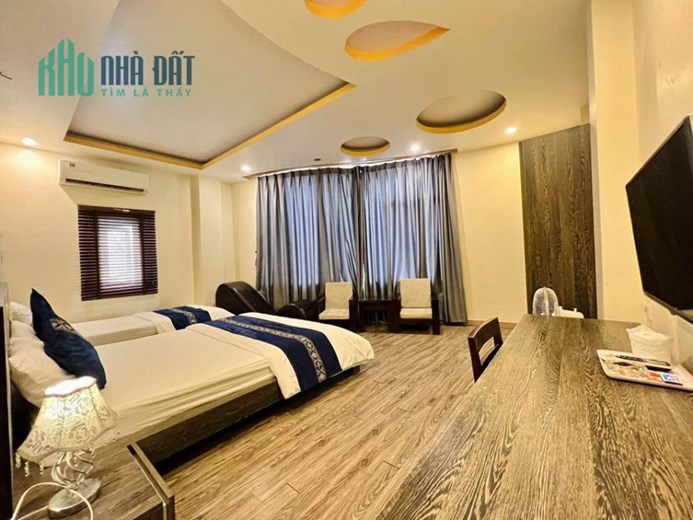 Bán khách sạn ngõ 110 Trần Duy Hưng 150m2x 7 nổi 1 hầm, mặt tiền 6m giá 51 tỷ