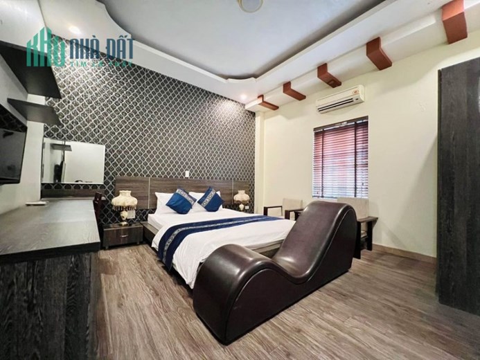 Bán khách sạn ngõ 110 Trần Duy Hưng 150m2x 7 nổi 1 hầm, mặt tiền 6m giá 51 tỷ