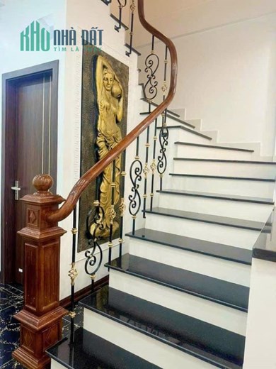 SIÊU PHẨM NHÀ ĐẸP - DT:50M2 x MT:4M x 4 TẦNG x 5 NGỦ - CHỈ 30M RA ÔTÔ NGÕ TRƯỚC NHÀ 3 M GẦN ROYAL