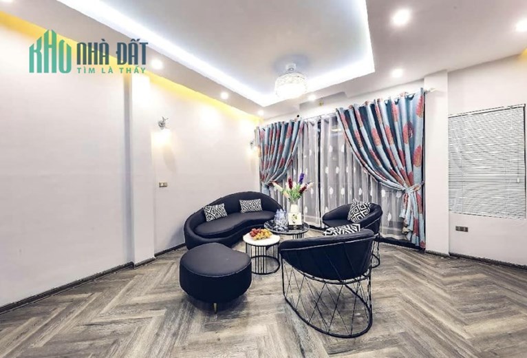 Bán nhà 81m2 phố Nguyễn Văn Cừ Gara Ô tô 7 chỗ Thang máy Nội thất Cao cấp Giá 12.2 Tỷ