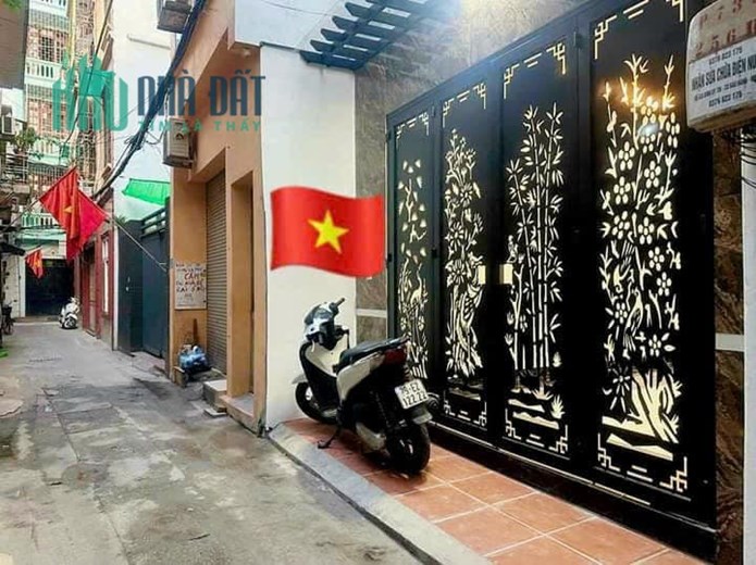 SIÊU PHẨM NHÀ ĐẸP - DT:50M2 x MT:4M x 4 TẦNG x 5 NGỦ - CHỈ 30M RA ÔTÔ NGÕ TRƯỚC NHÀ 3 M GẦN ROYAL