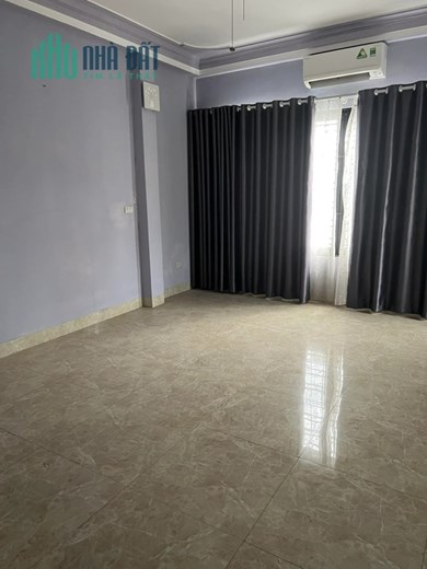 Bán nhà 82m2 phố Nguyễn Văn Cừ Gara 7 chỗ Thang máy Nội thất Nhập Giá 12.2 Tỷ