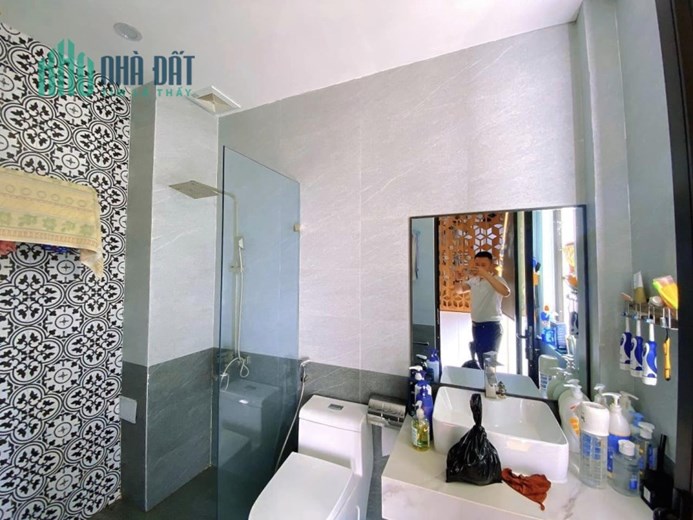 Bán nhà 82m2 phố Nguyễn Văn Cừ Gara Ô tô 7 chỗ Thang máy XỊN Nội thất Đẳng cấp Giá 12.3 Tỷ