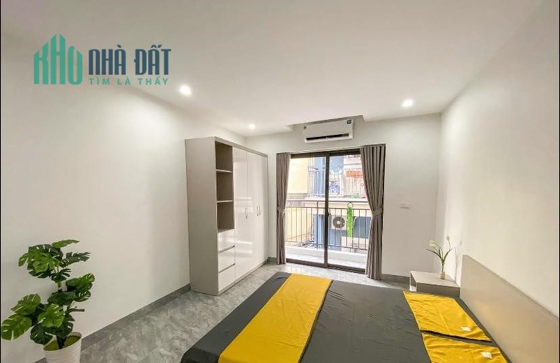 Bán nhà 82m2 phố Nguyễn Văn Cừ Gara Ô tô tránh Thang máy Nhập Nội thất Cao cấp Giá 12.3 Tỷ