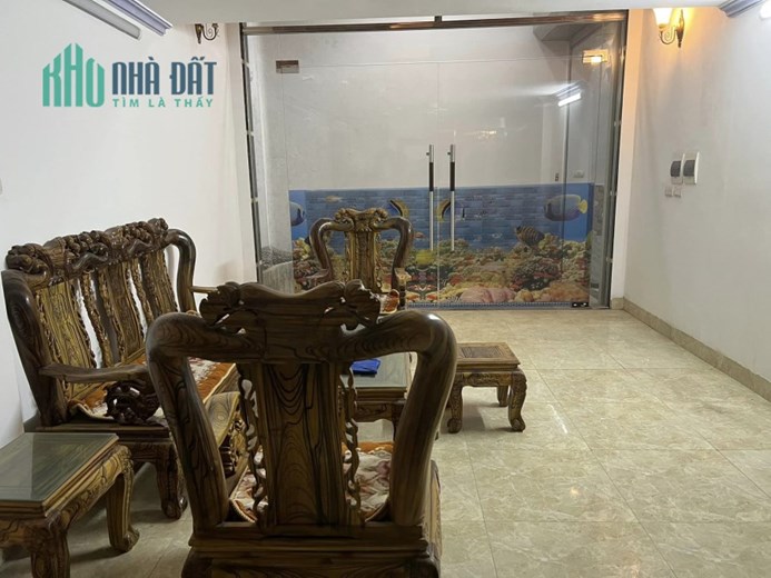 Bán nhà 81m2 phố Nguyễn Văn Cừ Gara Ô tô 7 chỗ Thang máy Nhập Nội thất Đẳng cấp Giá 12.3 Tỷ