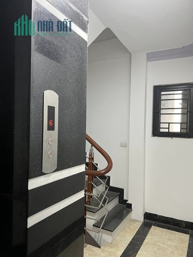 Bán nhà 83m2 phố Nguyễn Văn Cừ Gara 7 chỗ Thang máy Nhập Nội thất Cao cấp Giá 12.1 Tỷ