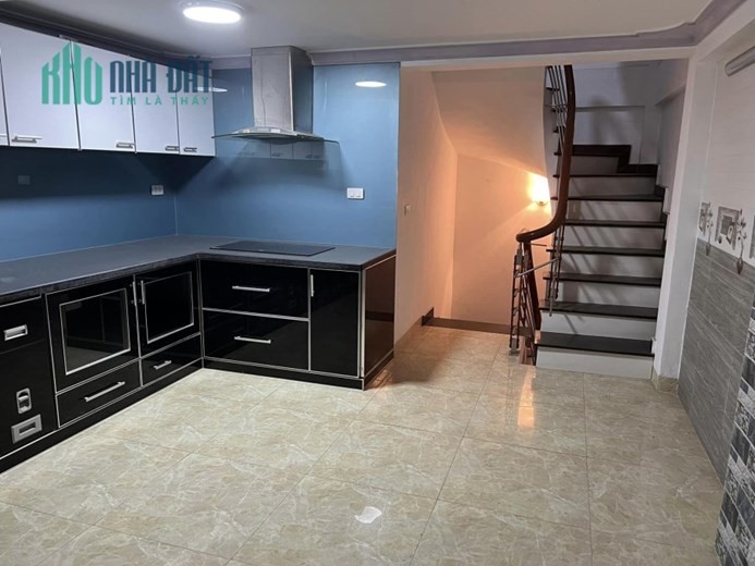 Bán nhà 81m2 phố Nguyễn Văn Cừ Gara 2 Ô tô tránh Thang máy XỊN Nội thất Nhập Giá 12.1 Tỷ