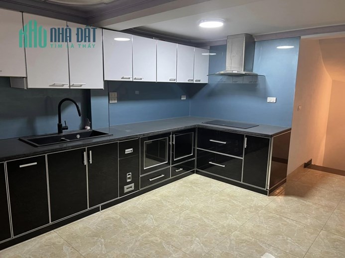 Bán nhà 83m2 phố Nguyễn Văn Cừ Gara Ô tô 7 chỗ Thang máy XỊN Nội thất Đẳng cấp Giá 12.1 Tỷ