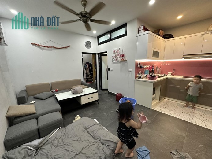 Bán nhà Nguyễn Chính, Tân Mai 50m, 2 tầng, lô góc, ngõ to, oto 30m, chỉ 1.89 tỷ