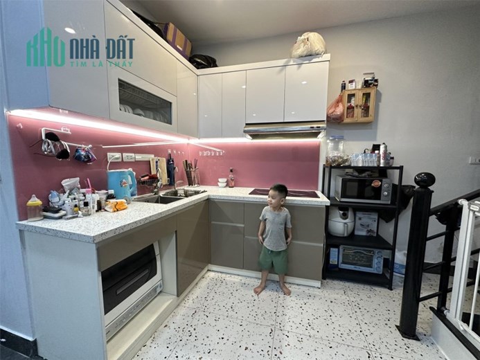 Bán nhà Nguyễn Chính, Tân Mai 50m, 2 tầng, lô góc, ngõ to, oto 30m, chỉ 1.89 tỷ