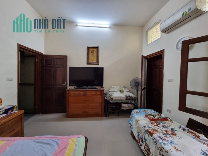 Bán gấp nhà 2 tầng Hồ Ba Mẫu, Đống Đa, 75m2, mặt tiền 10m, giá 5.2 tỷ