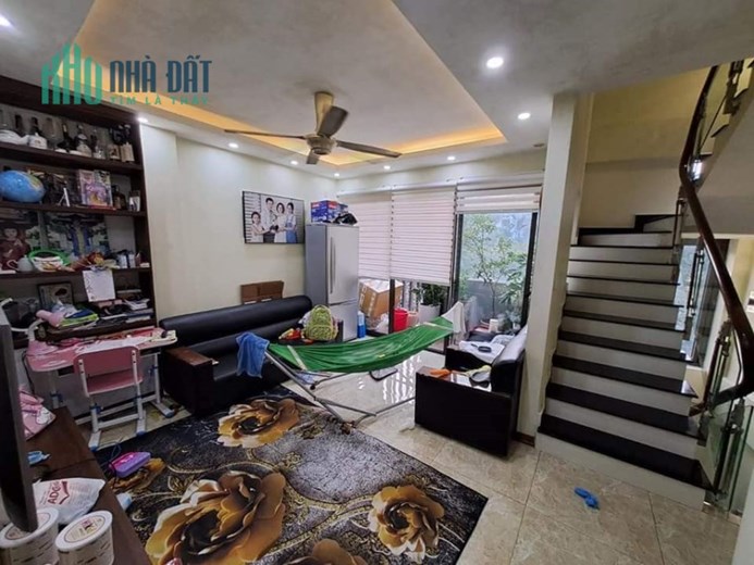 Bán nhà 82m2 phố Nguyễn Văn Cừ Gara 2 Ô tô tránh Thang máy XỊN Nội thất Đẳng cấp Giá 12.3 Tỷ