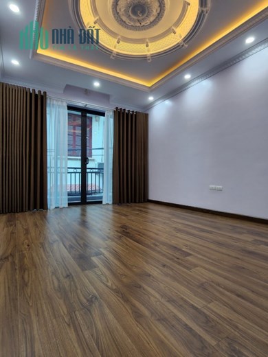 Bán nhà 81m2 phố Nguyễn Văn Cừ Gara Ô tô 7 chỗ Thang máy Nhập Nội thất Nhập Giá 12.3 Tỷ