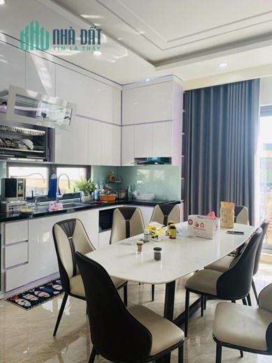 Bán nhà 81m2 phố Nguyễn Văn Cừ Gara Ô tô 7 chỗ Thang máy Nhập Nội thất Đẳng cấp Giá 12.3 Tỷ