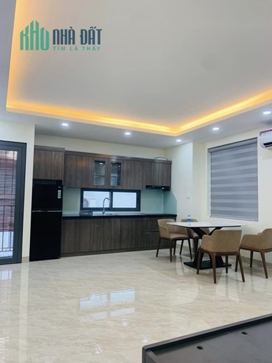 Bán nhà 83m2 phố Nguyễn Văn Cừ Gara 7 chỗ Thang máy Nội thất Cao cấp Giá 12.1 Tỷ
