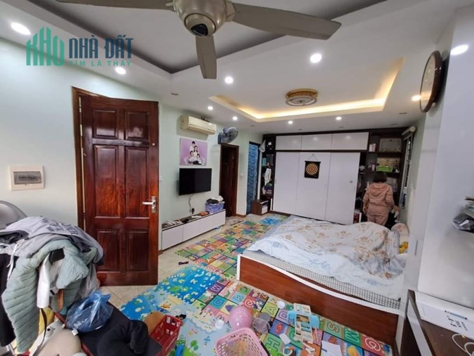 Bán nhà 83m2 phố Nguyễn Văn Cừ Gara Ô tô tránh Thang máy Nội thất Đẳng cấp Giá 12.2 Tỷ
