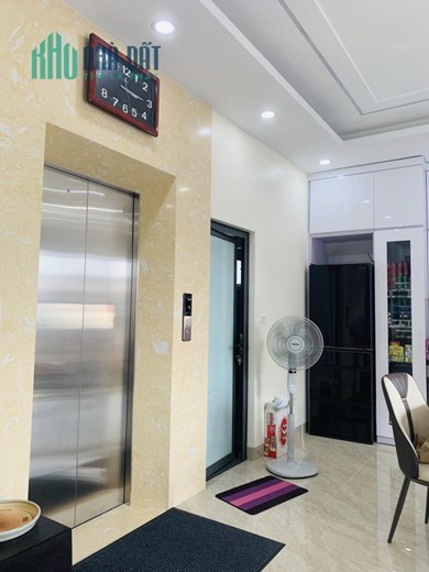 Bán nhà 81m2 phố Nguyễn Văn Cừ Gara Ô tô tránh Thang máy XỊN Nội thất Nhập Giá 12.1 Tỷ