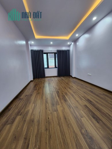 Bán nhà 81m2 phố Nguyễn Văn Cừ Gara Ô tô 7 chỗ Thang máy Nhập Nội thất Đẳng cấp Giá 12.2 Tỷ