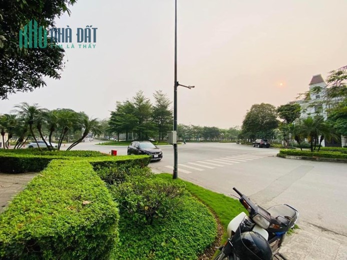(GIẢM NHANH 5 TỶ) BÁN GẤP BIỆT THỰ CIPUTRA 130M2, 4T, MT 6M, SỔ VUÔNG.