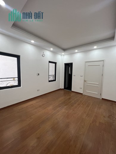 NHÀ MẶT NGÕ TẠI NGHI TÀM THUỘC QUẬN TÂY HỒ. NHIỀU ĐIỀU THÚ VỊ MÀ RẤT RẺ SẴN SÀNG ĐỂ BẠN KHÁM PHÁ!!!