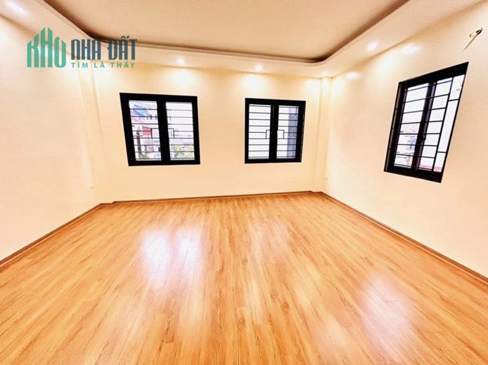 Bán nhà Tam Trinh 40m2, 6 Tầng giá 8.5 Tỷ, thang máy, gara ô tô, lô góc