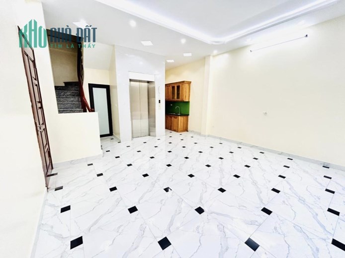 Bán nhà Tam Trinh 40m2, 6 Tầng giá 8.5 Tỷ, thang máy, gara ô tô, lô góc