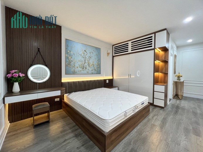 Siêu phẩm về đêm ! Tòa 18T1 căn 116m2 full NT cao cấp 3PN 2wc giá 4.8 tỷ