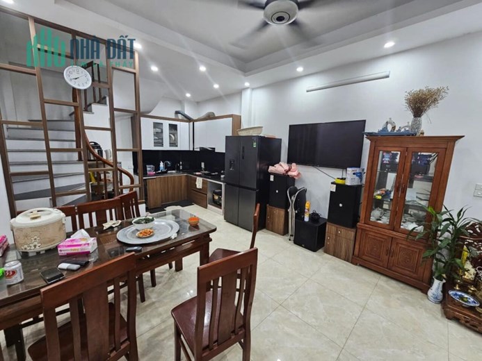 BÁN NHÀ NGÕ THÔNG 10M RA PHỐ ÔTÔ VÀO NHÀ 54M2 4 TẦNG 5.9 TỶ THỊNH LIỆT