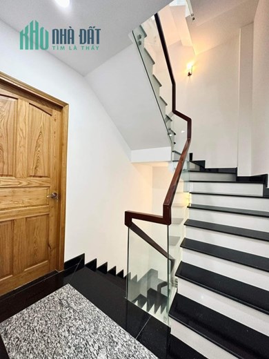 LÔ GÓC HXH 7 CHỖ NGỦ TRONG NHÀ - NHÀ MỚI ĐẸP 5 TẦNG - 5.5x11 NỞ HẬU -TRÀN BÌNH TRỌNG - 8.9 TỶ.