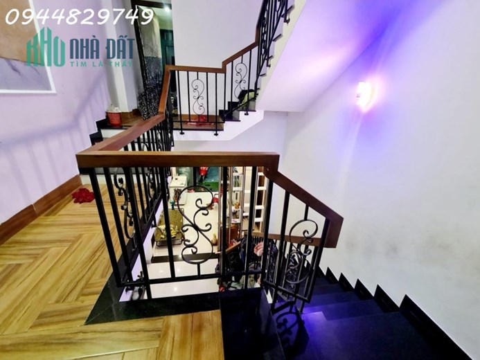Kiệt như đường 5.5m, có lề, Nhà đẹp 3 tầng, dt 83m2, vài bước ra mặt tiền TRƯỜNG CHINH, Đà Nẵng,