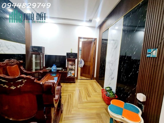 Kiệt như đường 5.5m, có lề, Nhà đẹp 3 tầng, dt 83m2, vài bước ra mặt tiền TRƯỜNG CHINH, Đà Nẵng,