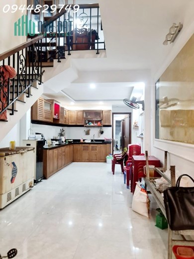 Kiệt như đường 5.5m, có lề, Nhà đẹp 3 tầng, dt 83m2, vài bước ra mặt tiền TRƯỜNG CHINH, Đà Nẵng,