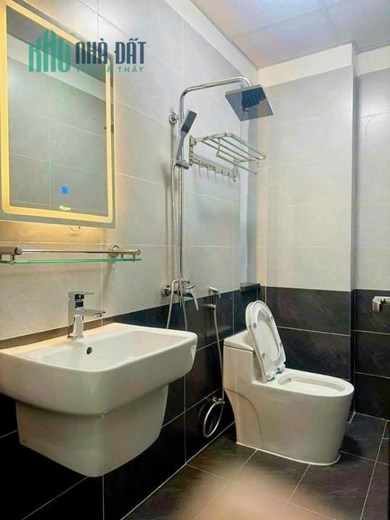 BÁN NHÀ ĐẸP - DT:50M2 x MT:4M x 4 TẦNG x 5 NGỦ - CHỈ 30M RA ÔTÔ NGÕ TRƯỚC NHÀ 3 M GẦN ROYAL CITY