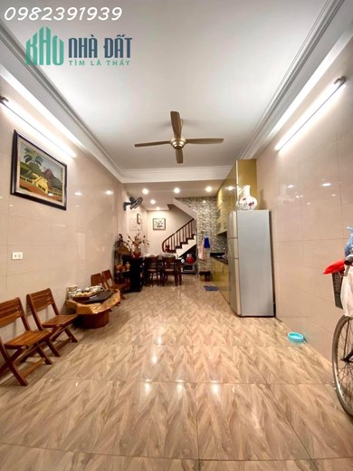 Bán nhà 22 Tôn Thất Tùng 5 tầng ở ngay, gần ĐH Y Hà Nội, 38m2, 4.65 tỷ
