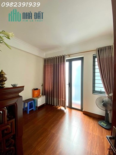 Bán nhà 22 Tôn Thất Tùng 5 tầng ở ngay, gần ĐH Y Hà Nội, 38m2, 4.65 tỷ