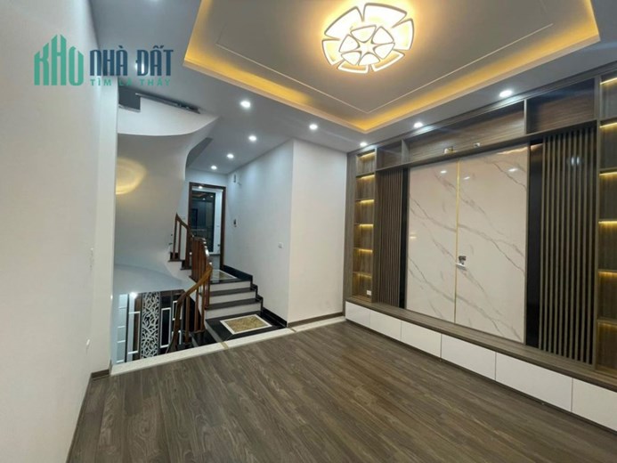 NHÀ ĐẸP Ở NGAY ,HOÀNG HOA THÁM , KHÁCH MUA CHỈ VIỆC SÁCH VALI Ở