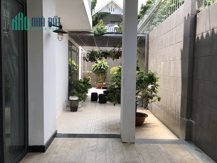 Bán biệt thự cực đẹp gần Trường Chinh - Tân Bình rẻ như Bình Tân