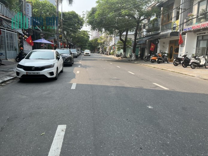 Bán nhà 3 mặt tiền đường Nguyễn Chí Thanh, Hải Châu