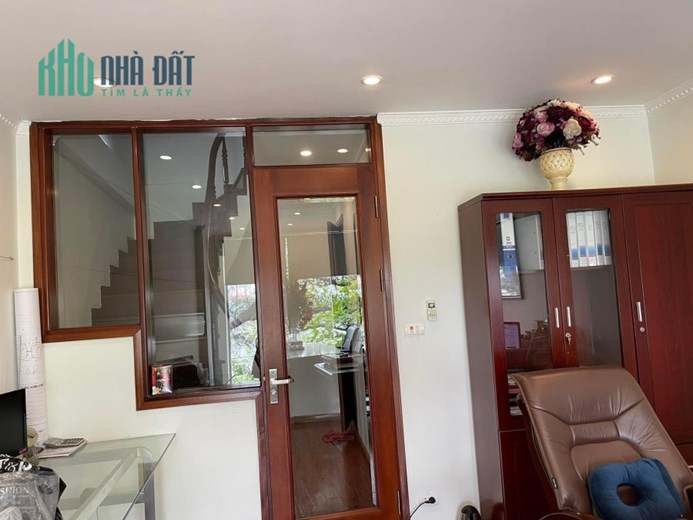 Bán Nhà Mặt đường Giải Phóng, Hoàng mai 35m2*5 Tầng 10.1 Tỷ Vỉa hè rộng