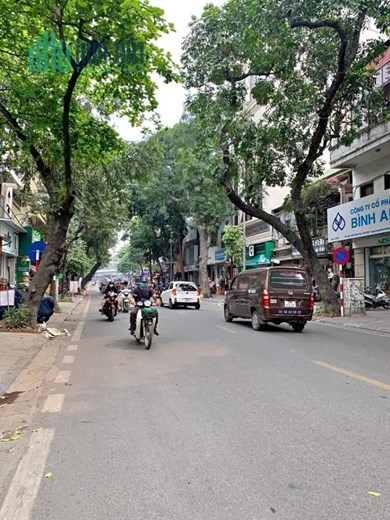 (HẠ CHÀO BÁN NHANH) MP LÒ ĐÚC 135M2 HÈ 3M, KD SÀM UẤT, MẶT TIỀN 5M.
