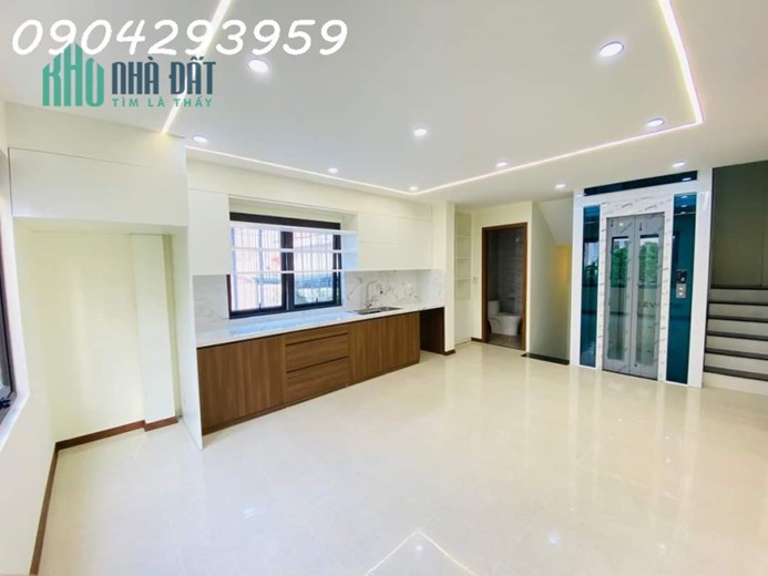 Bán nhà Hoàng Đạo Thành 6 tầng THANG MÁY, sát ÔTÔ,42m2, giá chào 6.3 tỷ
