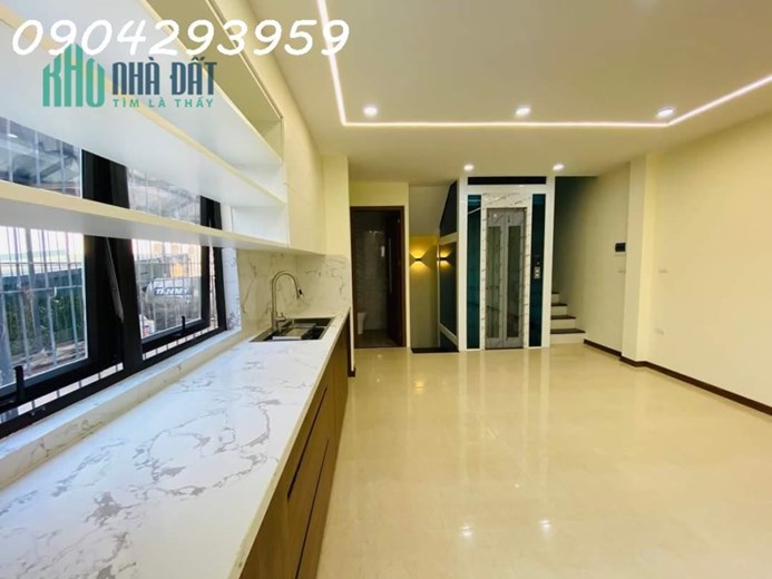 Bán nhà Hoàng Đạo Thành 6 tầng THANG MÁY, sát ÔTÔ,42m2, giá chào 6.3 tỷ