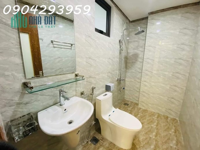 Bán nhà Hoàng Đạo Thành 6 tầng THANG MÁY, sát ÔTÔ,42m2, giá chào 6.3 tỷ