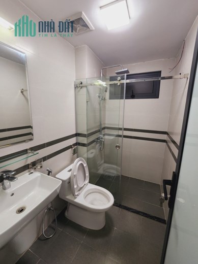 Bán nhà Hào Nam 40m2 5 tầng, mt 4m, ngõ thông, 2 thoáng, 5.6 tỷ