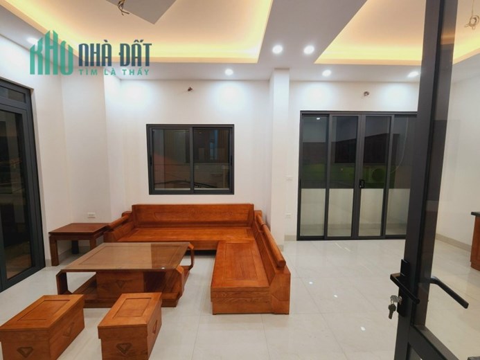 Bán nhà Hào Nam 40m2 5 tầng, mt 4m, ngõ thông, 2 thoáng, 5.6 tỷ